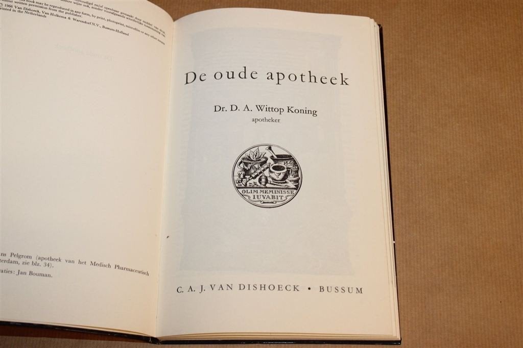 De Oude Apotheek — Geschiedenis van de Farmacie 1966, Ophalen of Verzenden, Gelezen