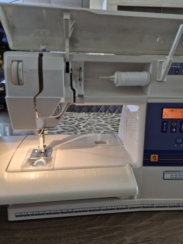 Husqvarna New Easy 350 computer naaimachine., Hobby en Vrije tijd, Ophalen, Gebruikt, Naaimachine, Husqvarna
