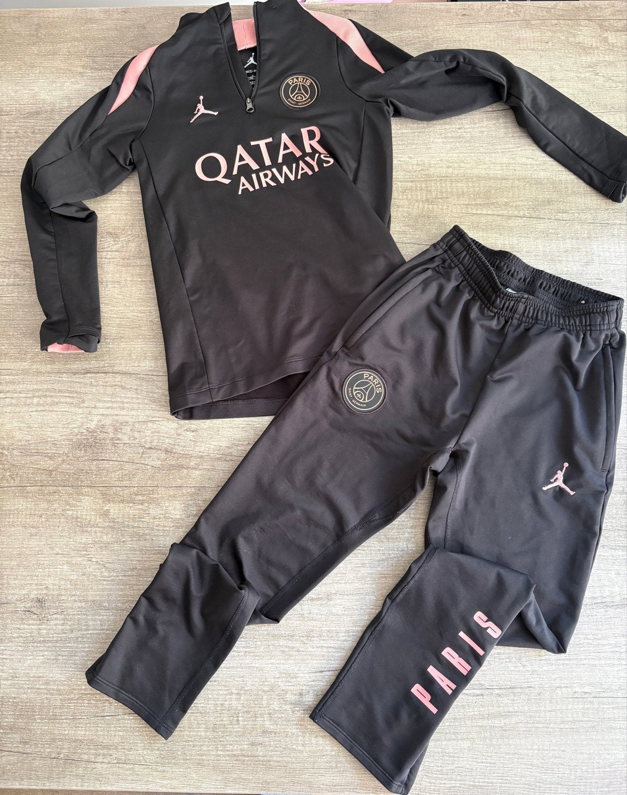 PSG Trainingspak Maat 128-137 Zwart/Roze, Zwart, Overige maten, Ophalen of Verzenden, Zo goed als nieuw