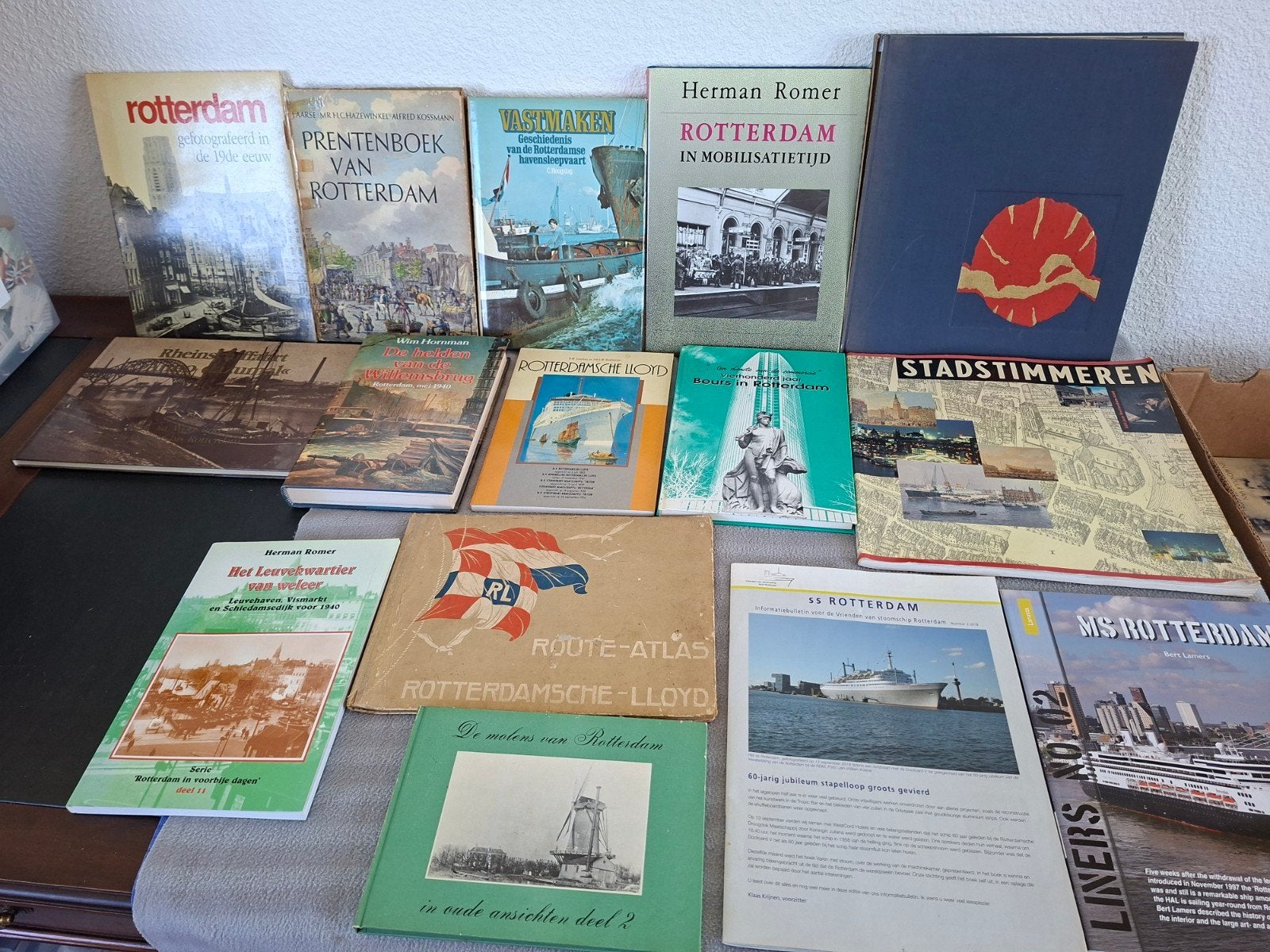 Diverse boeken over Rotterdamse Scheepvaart en Oorlog, Boeken, Ophalen, Gelezen