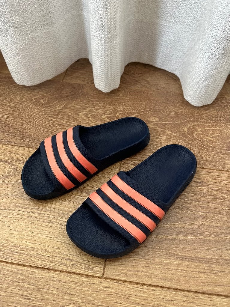 Adidas Adilette slippers maat 34, Adidas, Gebruikt, Jongen of Meisje, Overige typen