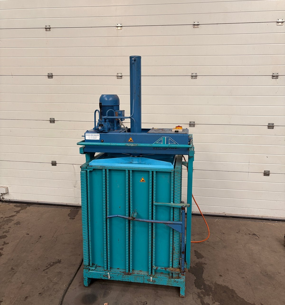 Kartonpers papierpers recycle afvalpers foliepers balenpers, Ophalen, Gebruikt