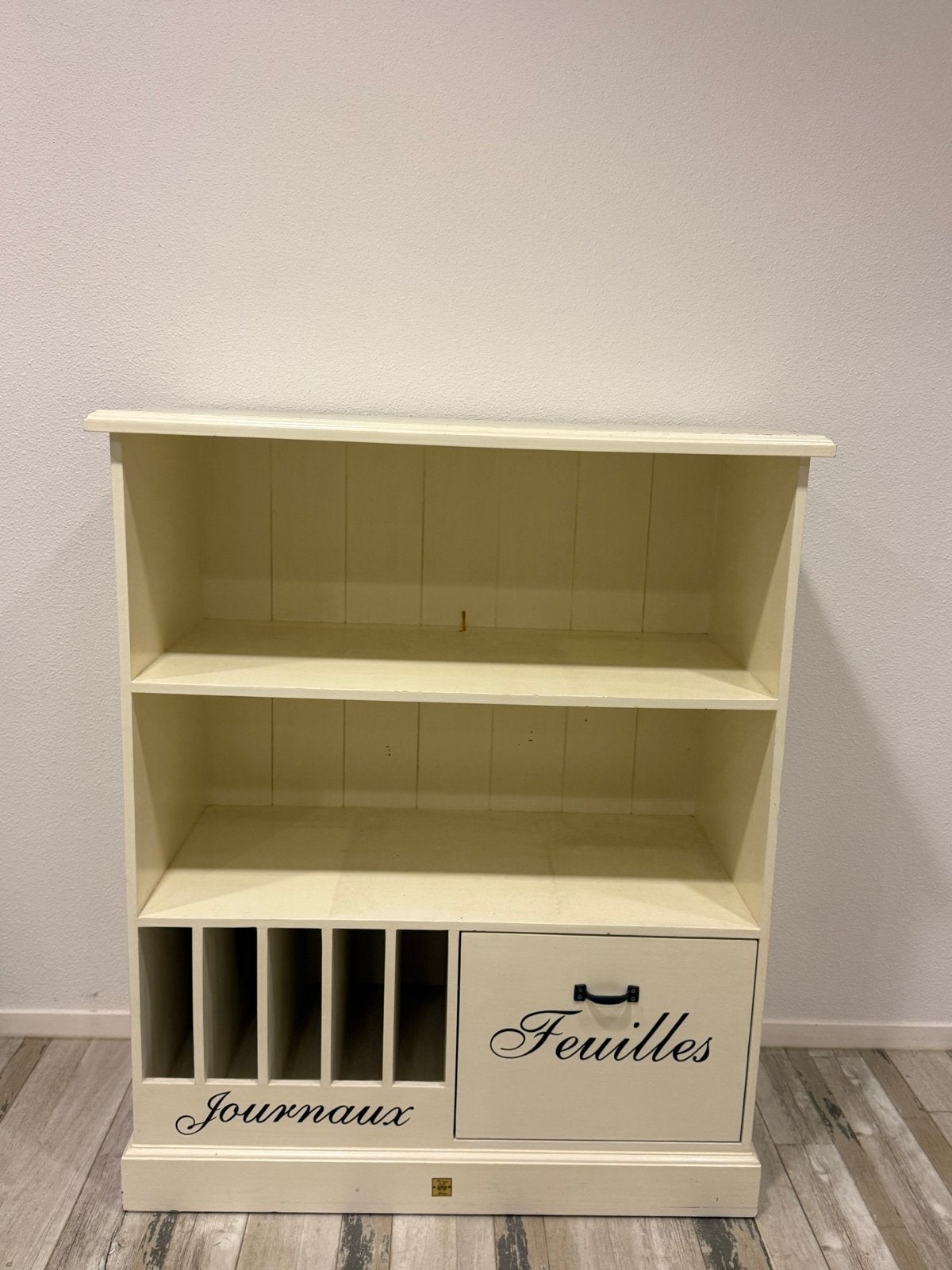 Riviera Maison - Crèmekleurige boekenkast met lade en vakken, Huis en Inrichting, Gebruikt, 100 tot 150 cm, Met lade(s), 25 tot 50 cm