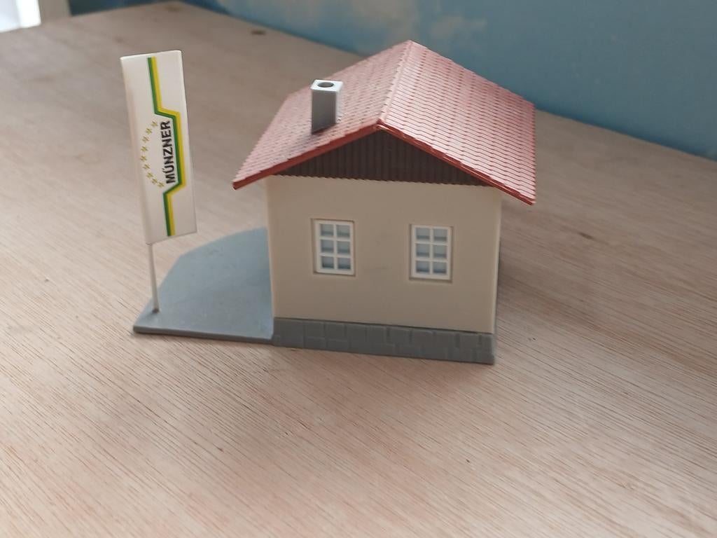 2 huisjes voor N spoor - Münzner, Hobby en Vrije tijd, Ophalen of Verzenden