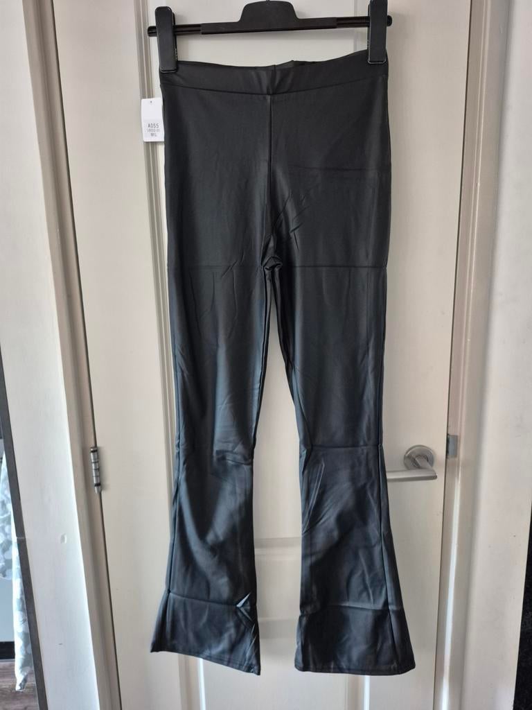Nieuw nep lederen legging nieuw nep leer M 38 L 40 flared, Maat 38/40 (M), Zwart, Nieuw, Ophalen of Verzenden