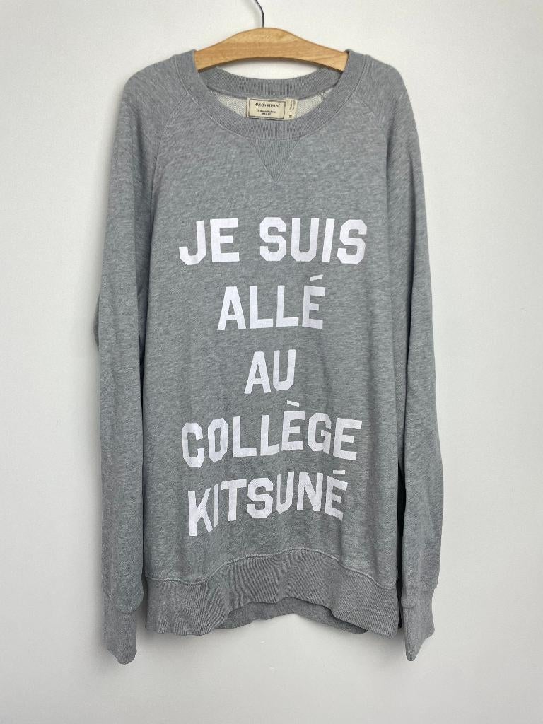 Maison Kitsuné grijze sweater met opdruk maat M, Kleding | Dames, Truien en Vesten, Zo goed als nieuw, Maat 38/40 (M), Grijs, Ophalen of Verzenden
