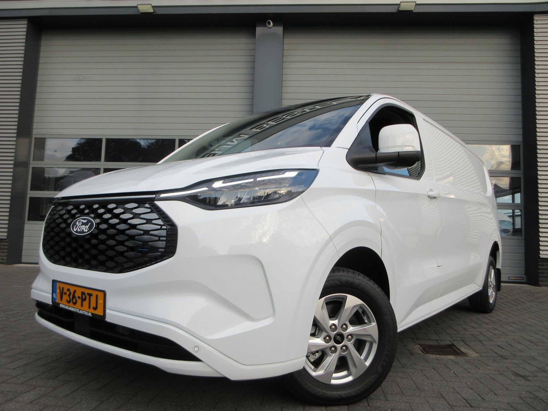 Ford E-Transit Cust. 340 L2, Limited, 71kWh, 218pk, Carplay,, Automaat, Achterwielaandrijving, Gebruikt, 71 kWh