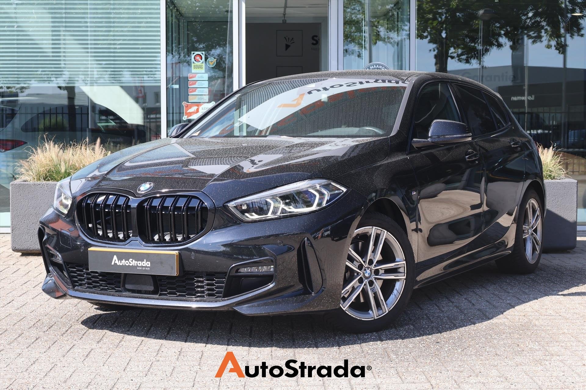 BMW 1-Serie (f40) 118i M-Sport Aut | Camera I Carplay | LED, 136 pk, Met garantie (alle), Leder en Stof, Zwart
