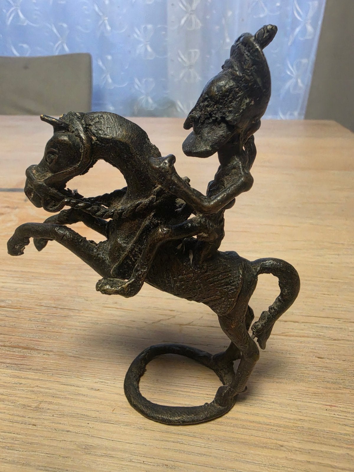 Foto 2 van Vintage ruiter te paard beeldje / flesopener – bronskleurig
