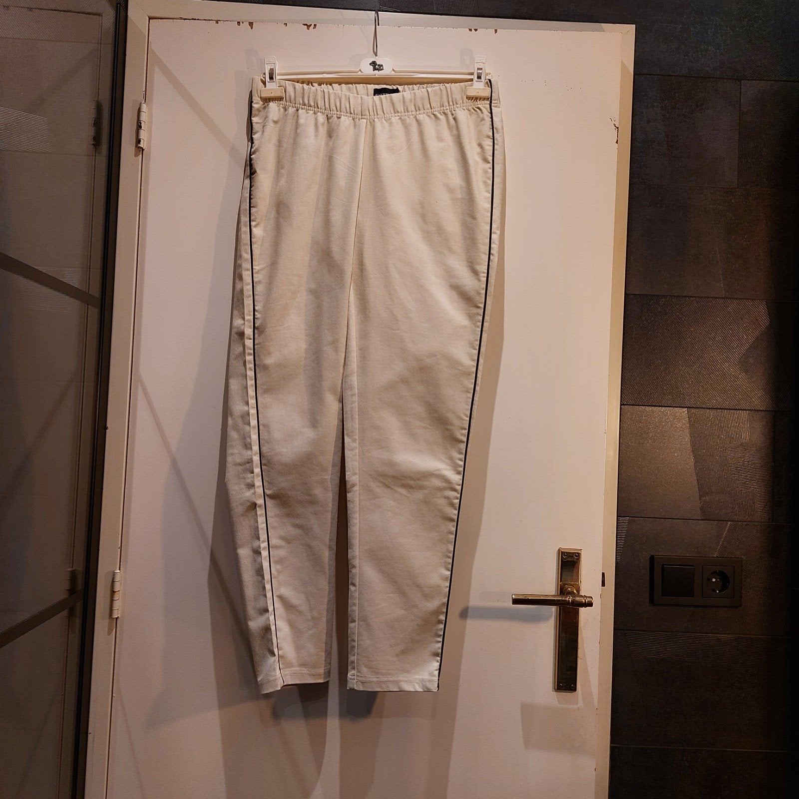 Broek van het merk Gozzip.  Maat M. (46/48), Kleding | Dames, Grote Maten, Verzenden, Beige, Nieuw, Broek of Spijkerbroek