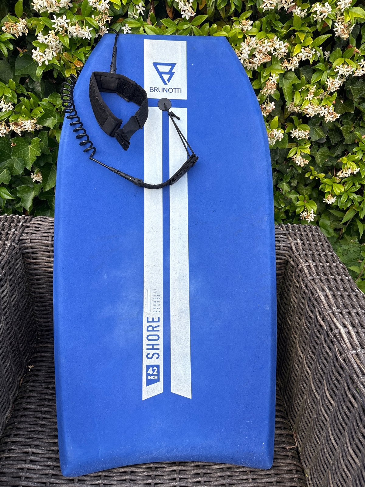 Stoere Brunotti Shore Bodyboard 42” (107cm) met enkelband, Watersport en Boten, Ophalen, Zo goed als nieuw, Overige typen, Met koord