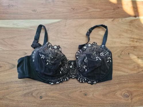 Bruine bh met bloemen motief 80c h, Bruin, Onbekend, Ophalen of Verzenden, BH
