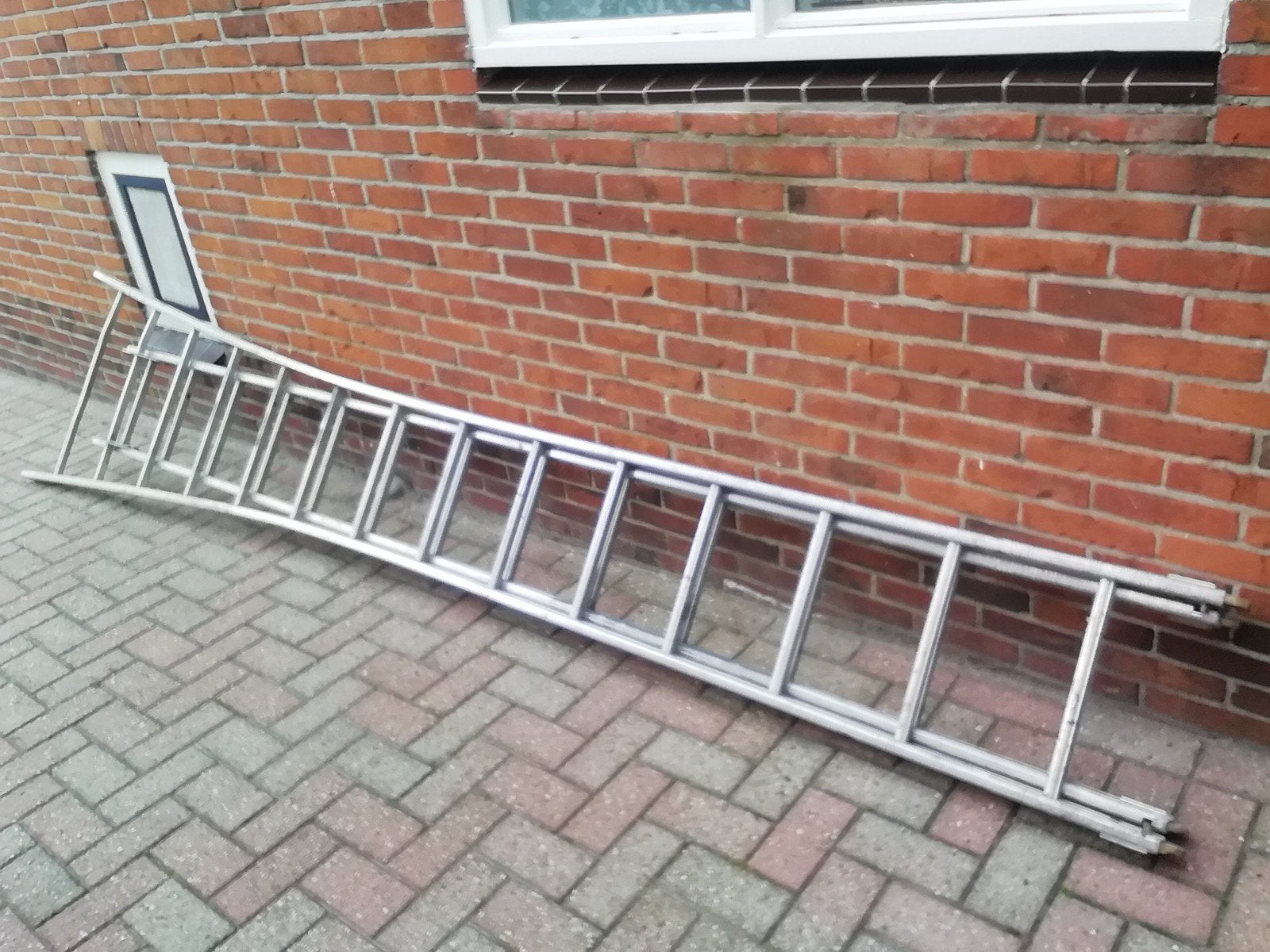 Aluminium ladder uitschuifbaar, Doe-het-zelf en Verbouw, Ladders en Trappen, Ophalen, Gebruikt, 4 meter of meer