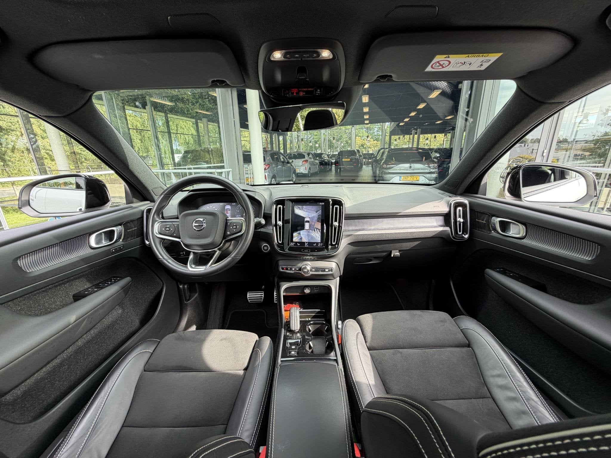 Foto 3 van Volvo XC40 1.5 T3 R-Design Automaat 163PK | Lounge-pack | Pa