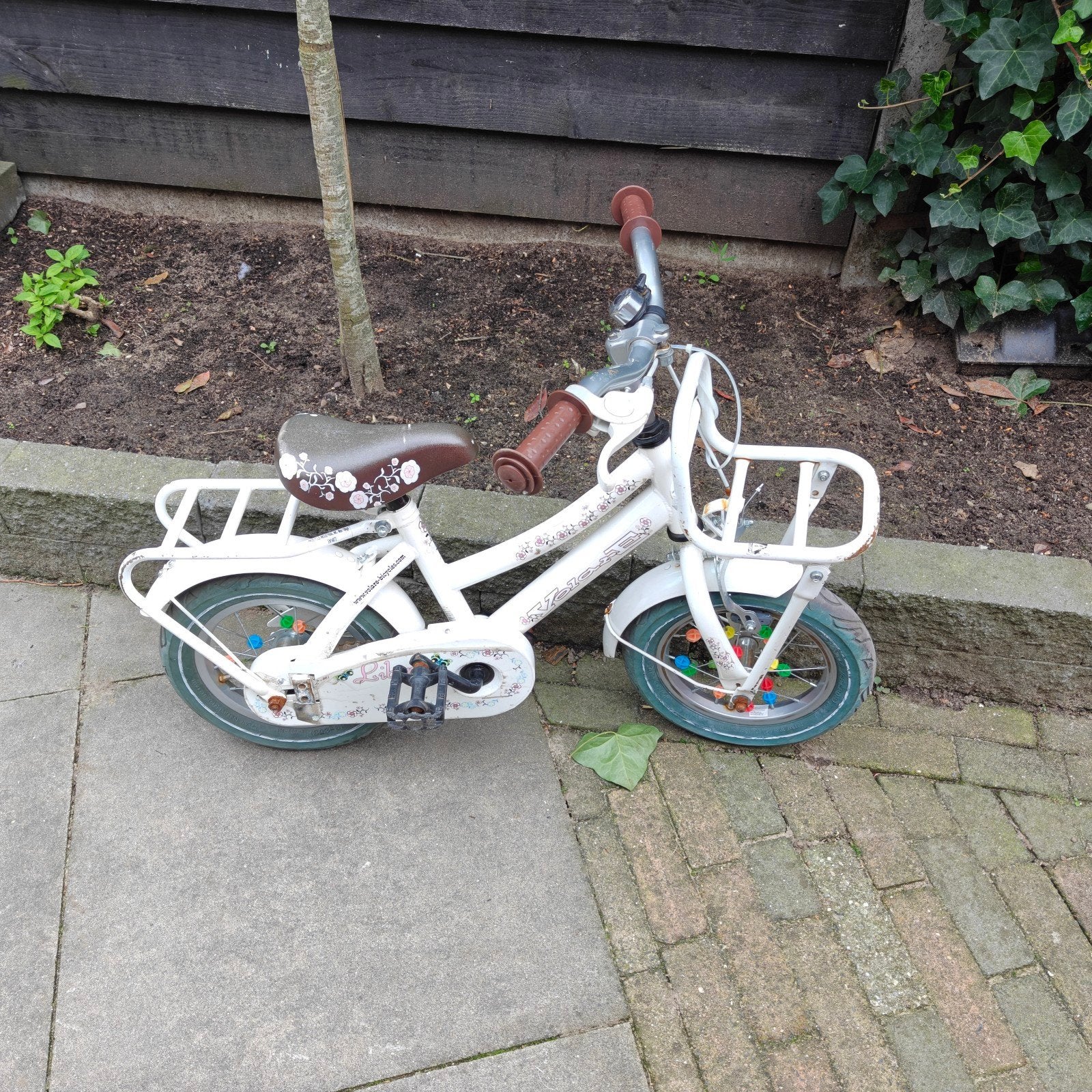 Kinderfiets 12,5 inch wit met blauwe banden, Fietsen en Brommers, Ophalen, Terugtraprem, Gebruikt, Onbekend