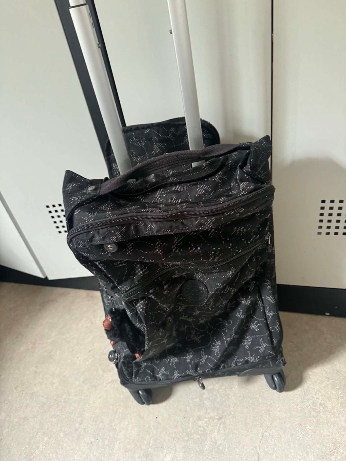 Kipling Trolley Reistas Zwart met Uitschuifbare Handgreep, 30 cm of meer, Gebruikt, Zwart, Minder dan 40 cm
