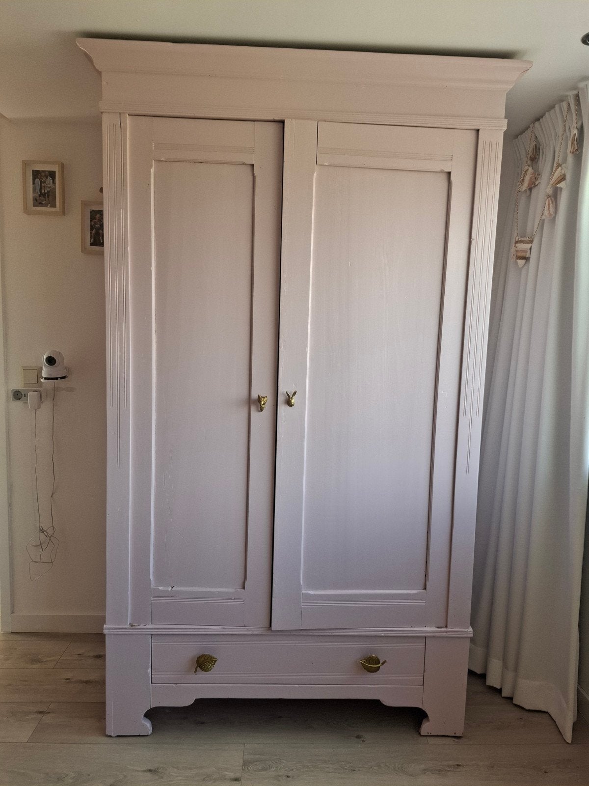 Roze kledingkast met lade en leuke knoppen, Huis en Inrichting, Gebruikt, 100 tot 150 cm, 200 cm of meer, 50 tot 75 cm