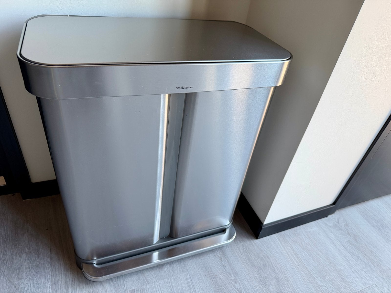 Simplehuman 58L recycle RVS pedaalemmer vuilnisbak, Huis en Inrichting, Woonaccessoires | Prullenbakken, Met pedaal, 40 liter of meer