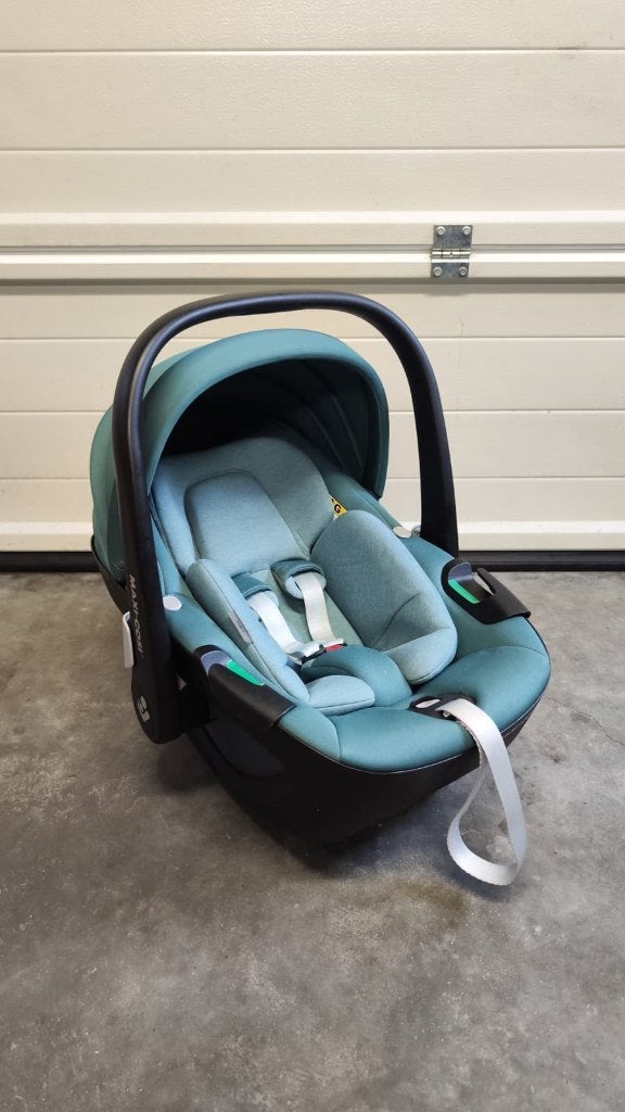 Autostoel Maxi-Cosi Pebble 360 (Essential Green), Ophalen, Autogordel of Isofix, Zo goed als nieuw, 0 t/m 13 kg