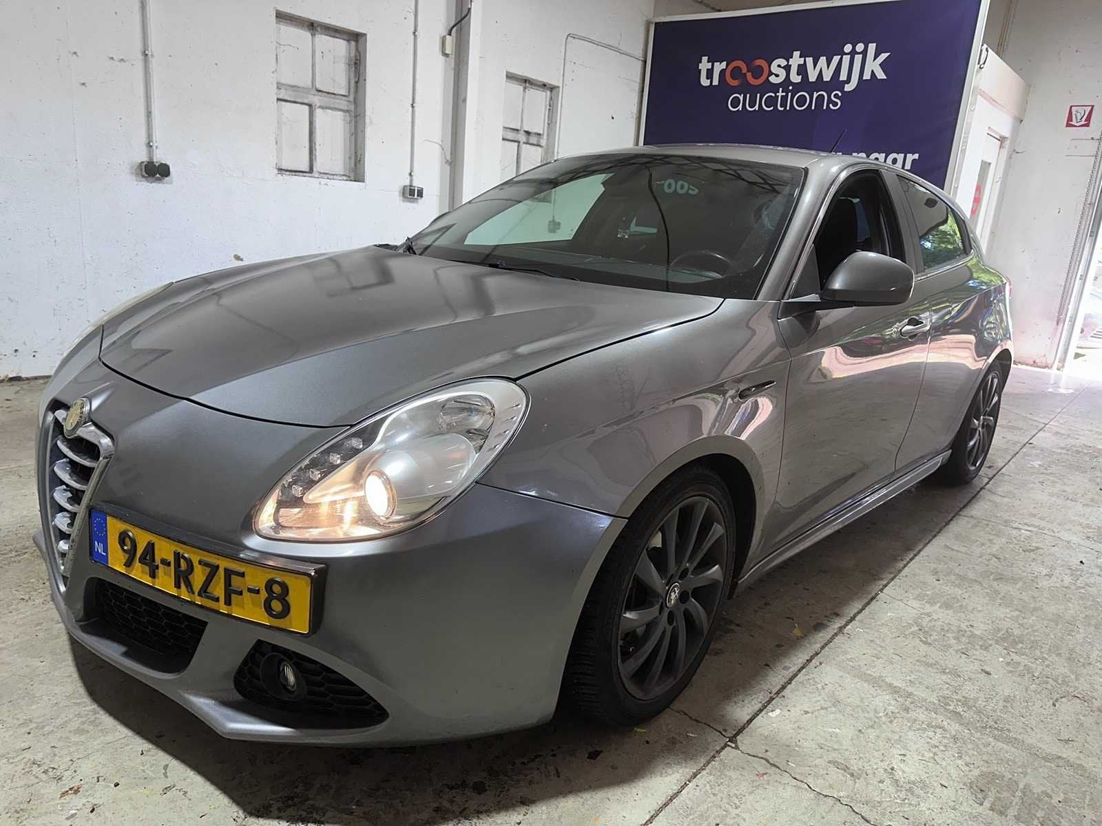 Alfa Romeo - Giulietta - 1.4 T Distinctive - 94-RZF-8- 2011, Auto's, Voorwielaandrijving, Euro 5, Gebruikt, 4 cilinders