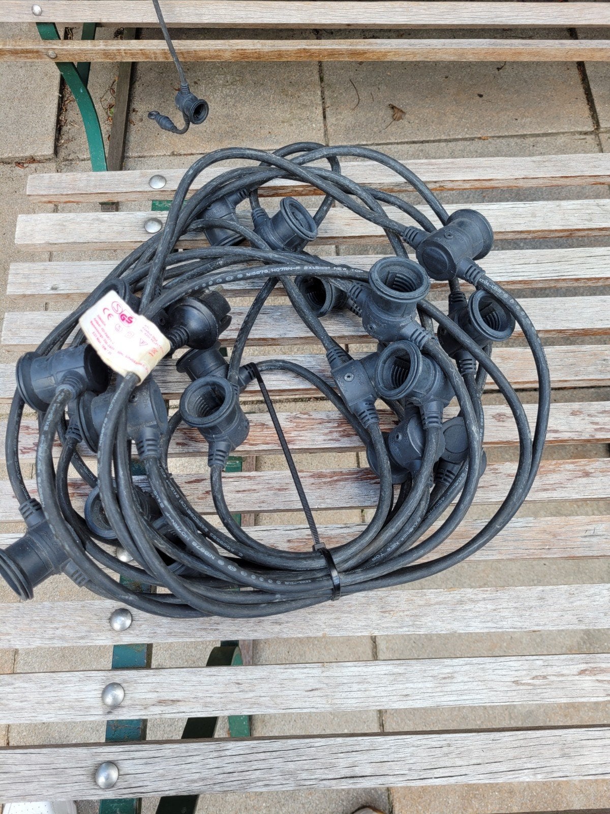 Buitenverlichting lichtsnoer, prikkabel ,met E27 fittingen, Gebruikt, Waterbestendig, Kunststof, Zwart