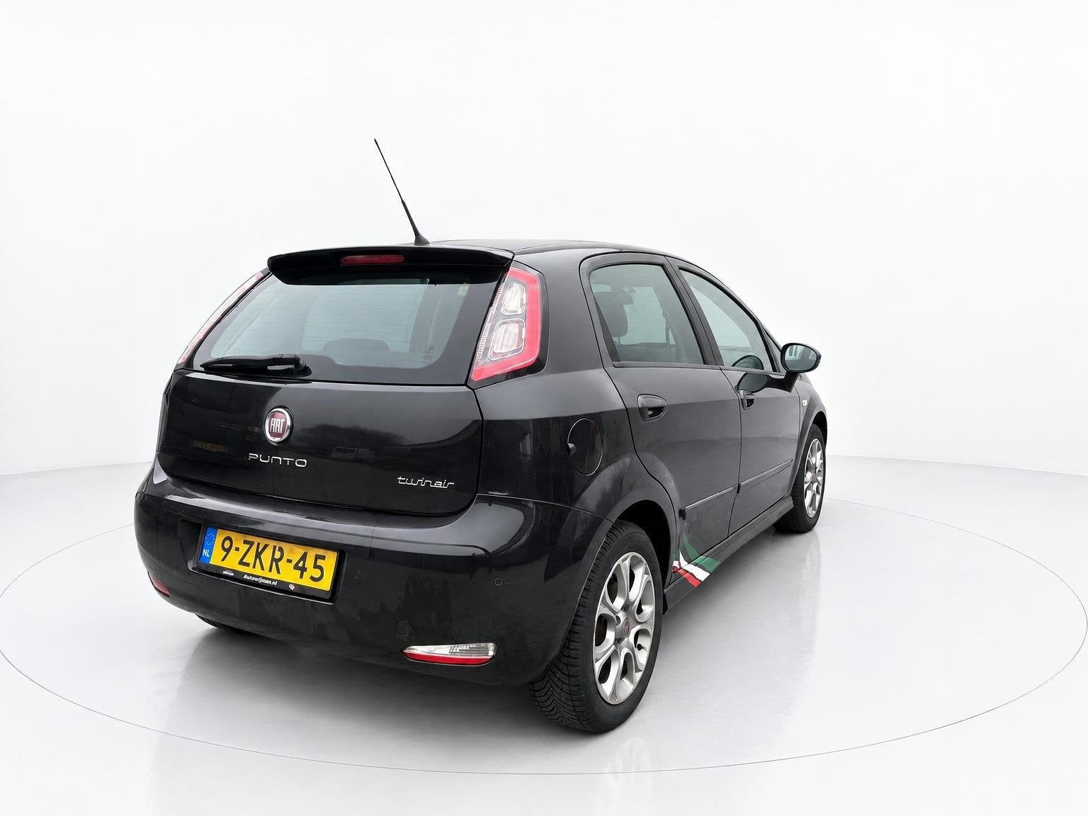 Fiat Punto Evo 0.9 TwinAir Street NIEUWE APK, Auto's, Gebruikt, Euro 6, Origineel Nederlands, Bedrijf