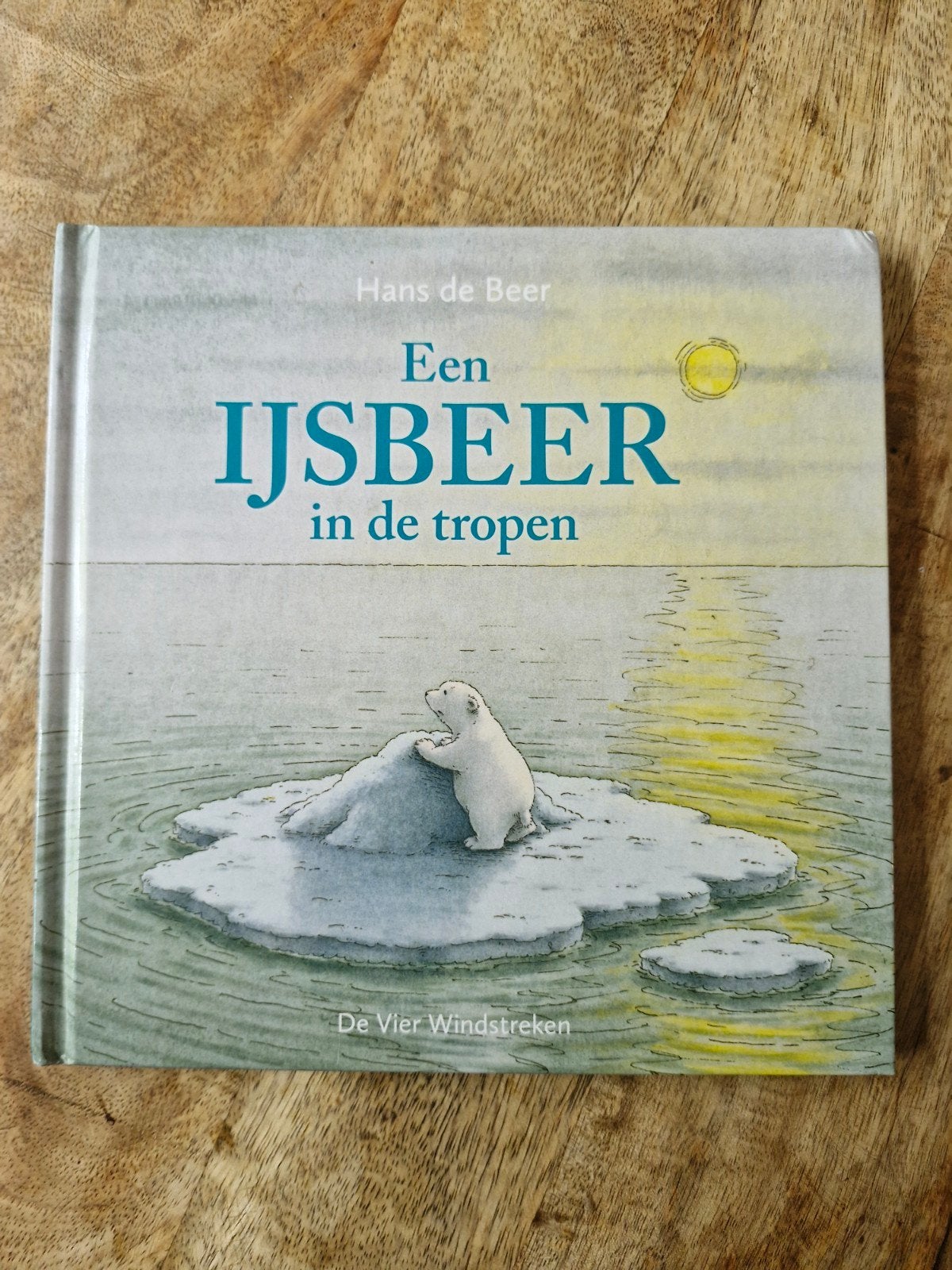 Een IJsbeer in de Tropen - Hans de Beer Prentenboek, Boeken, Ophalen of Verzenden, Zo goed als nieuw, Hans de Beer, Prentenboek