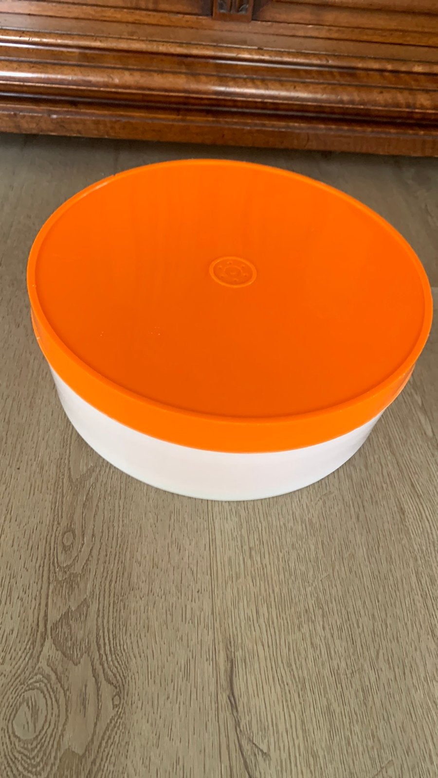Vintage Retro Grote Oranje Taart doos origineel. jaren 70, Huis en Inrichting, Gebruikt, Bewaardoos, Oranje, Ophalen of Verzenden