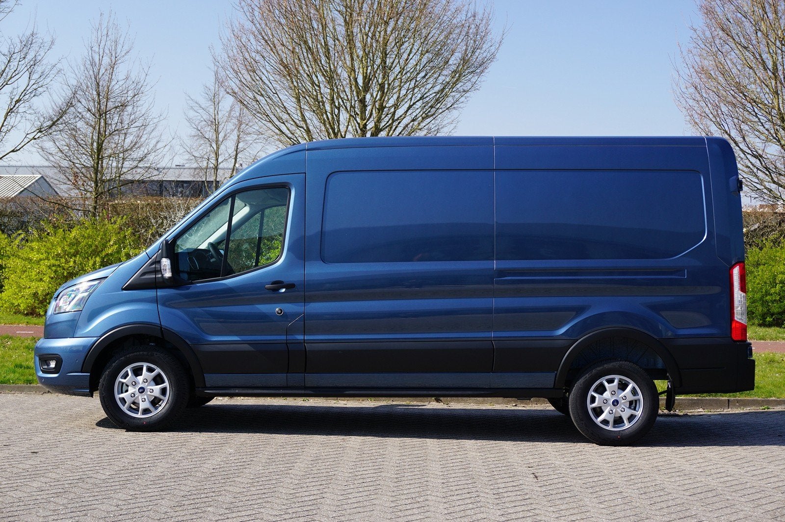 Ford Transit 350L 170PK L3H2 Limited AUT BPM VRIJ! 12" Sync4, 4 cilinders, Blauw, Bedrijf, Diesel