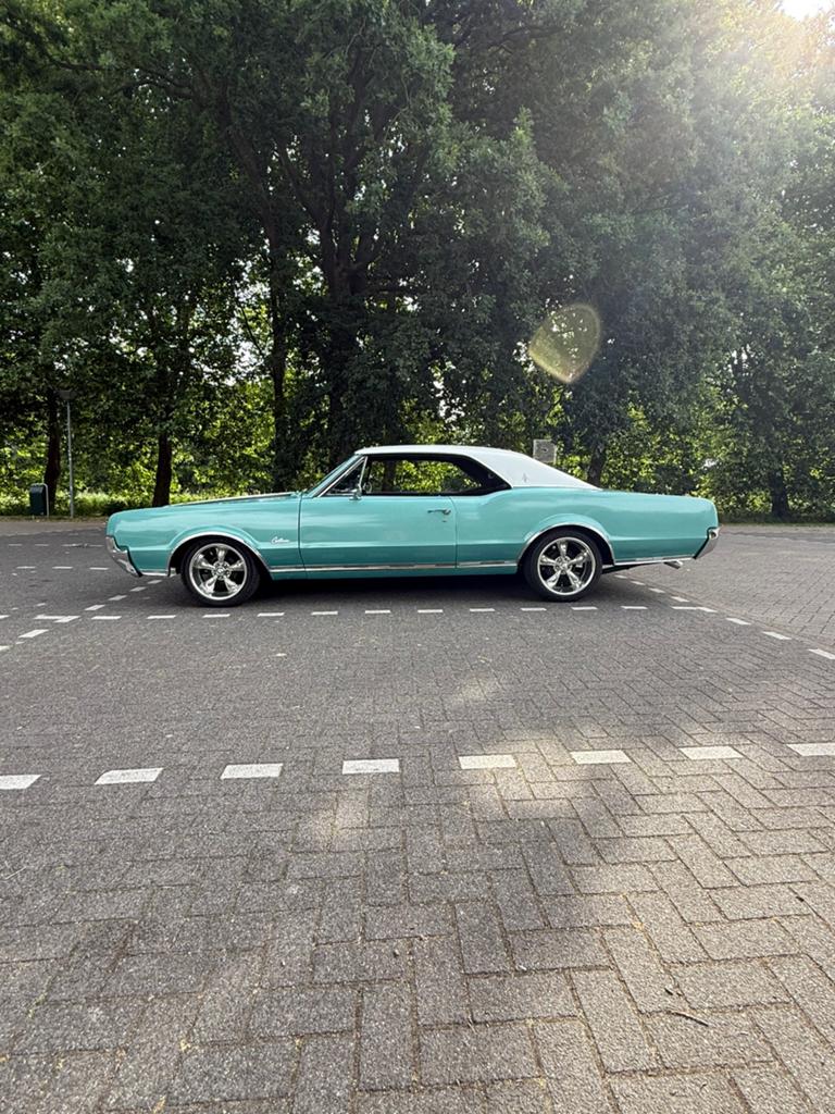 Oldsmobile Cutlass 1967 V8 automaat 5.7L, Automaat, Achterwielaandrijving, Zwart, Blauw