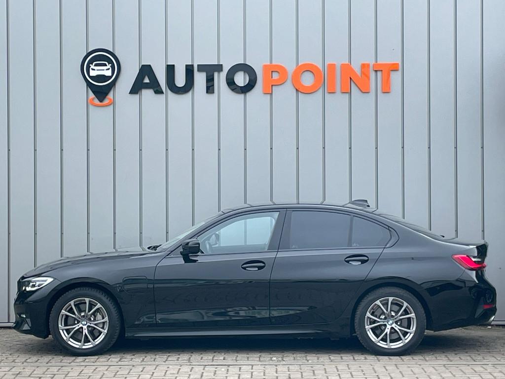 BMW 3-serie 330e eDrive Edition 1E EIG DEALEROND ORG NL|VIRT, Auto's, 1998 cc, Achterwielaandrijving, Gebruikt, Zwart