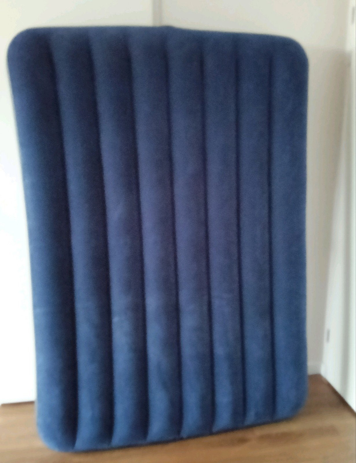 Ongebruikt 2 persoons luchtbed 190 x 130 cm plus voetpomp, Caravans en Kamperen, Ophalen of Verzenden, Zo goed als nieuw, 2-persoons