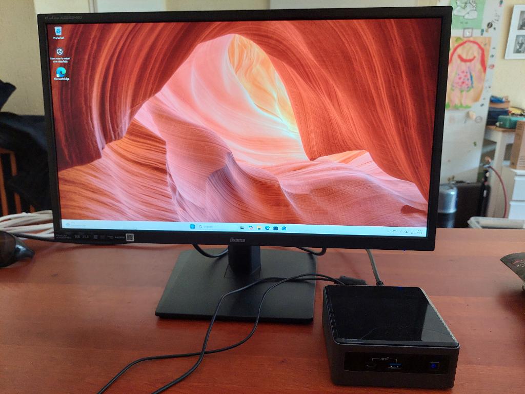Intel NUC10FNH Mini PC met beeldscherm, toetsenbord en muis, Gebruikt, 2 tot 3 Ghz, Intel, 512 GB