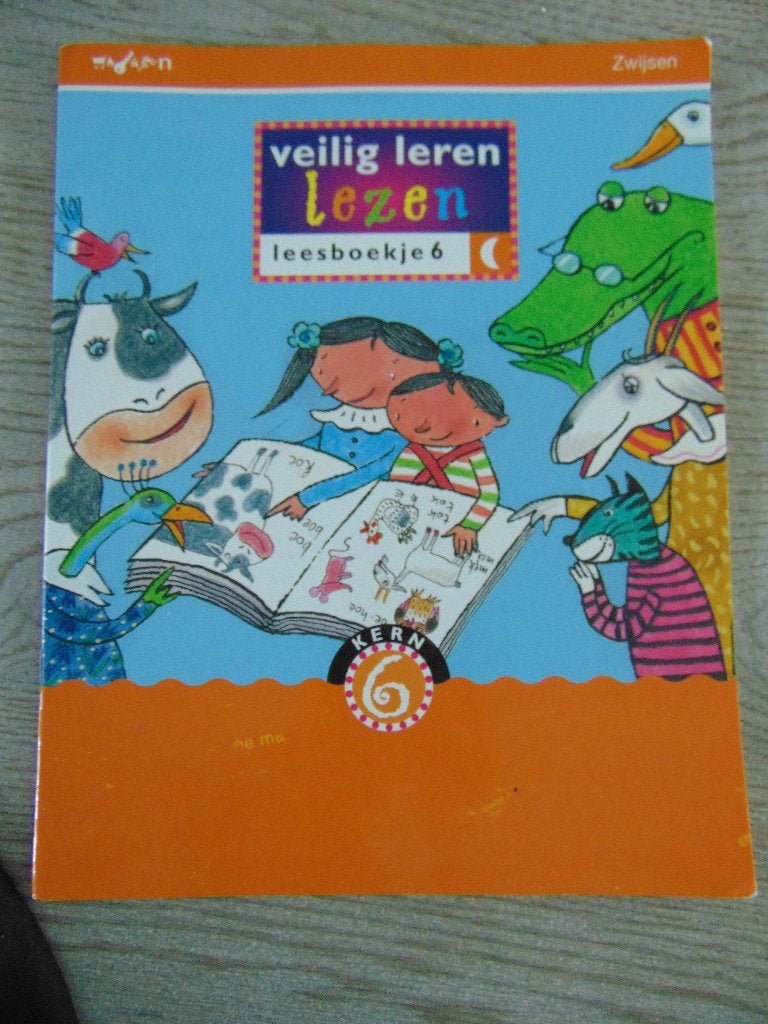 Veilig leren lezen leesboekje Zwijsen 6 maantjes boek Avi M3, Ophalen of Verzenden, Zo goed als nieuw, Zwijsen, Fictie algemeen