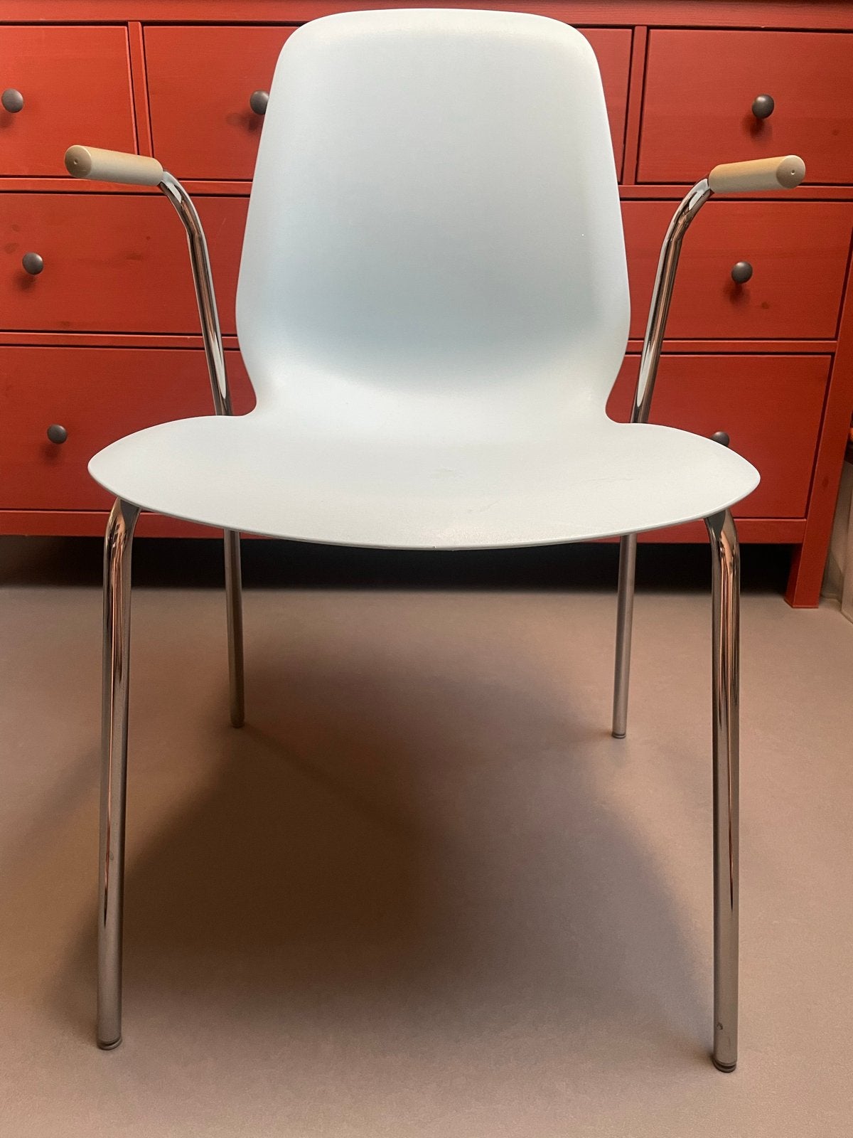 4 Lichtblauwe stoel met armleuningen, Ophalen, Kunststof, Gebruikt, Blauw