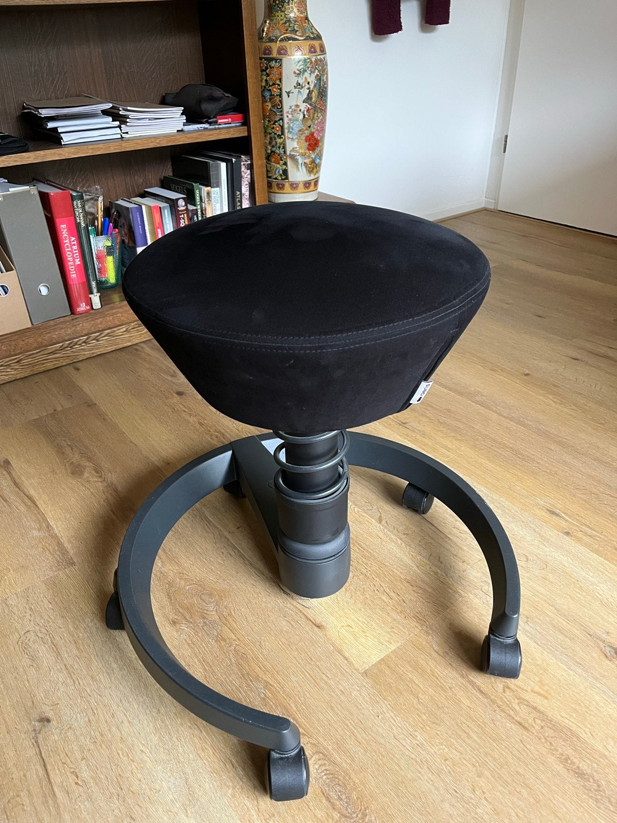 Aeris Swopper Ergonomische Kruk Zwart - Zo goed als nieuw, Zwart, Ophalen of Verzenden, Zo goed als nieuw, Bureaukruk