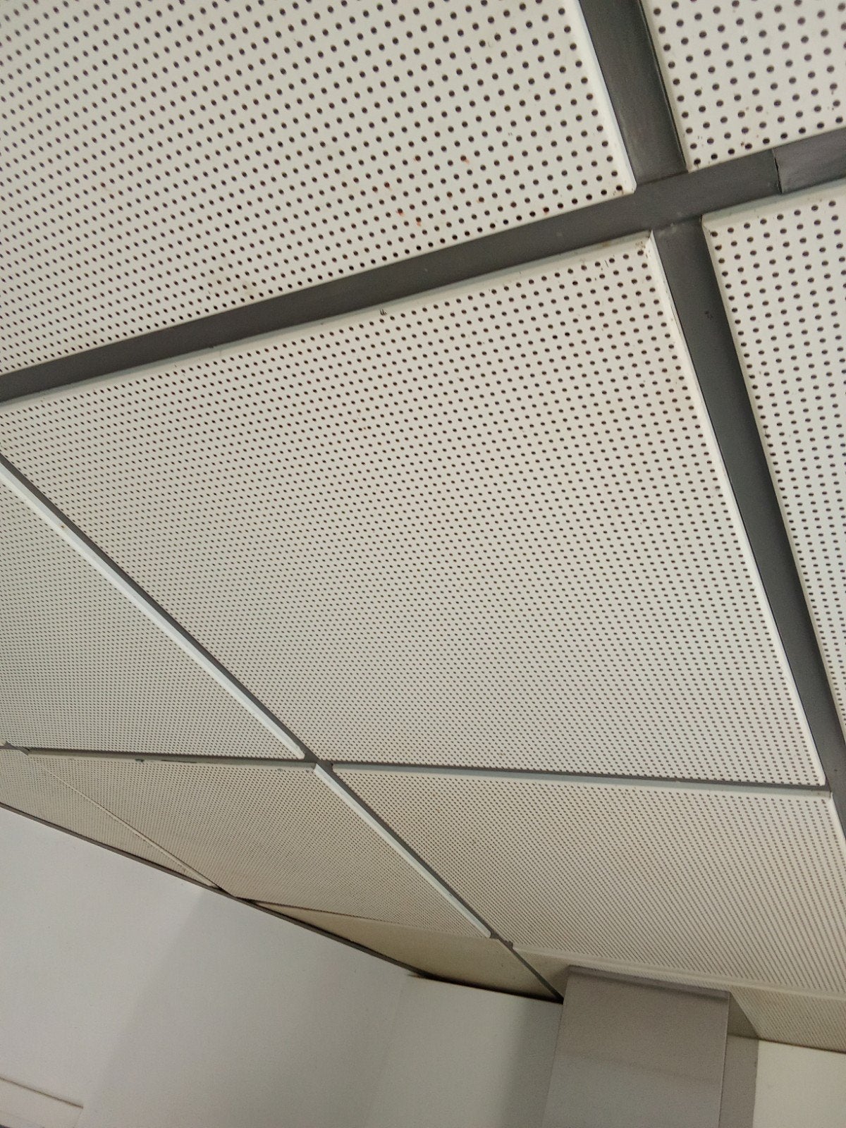 Gezocht metalen cassette plafond platen heb er paar nodig, Ophalen of Verzenden