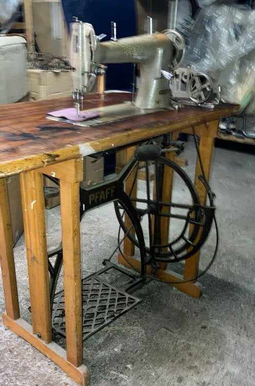 Robuuste Industriële Pfaff 34-0-6 Stiksteekmachine (1956), Ophalen