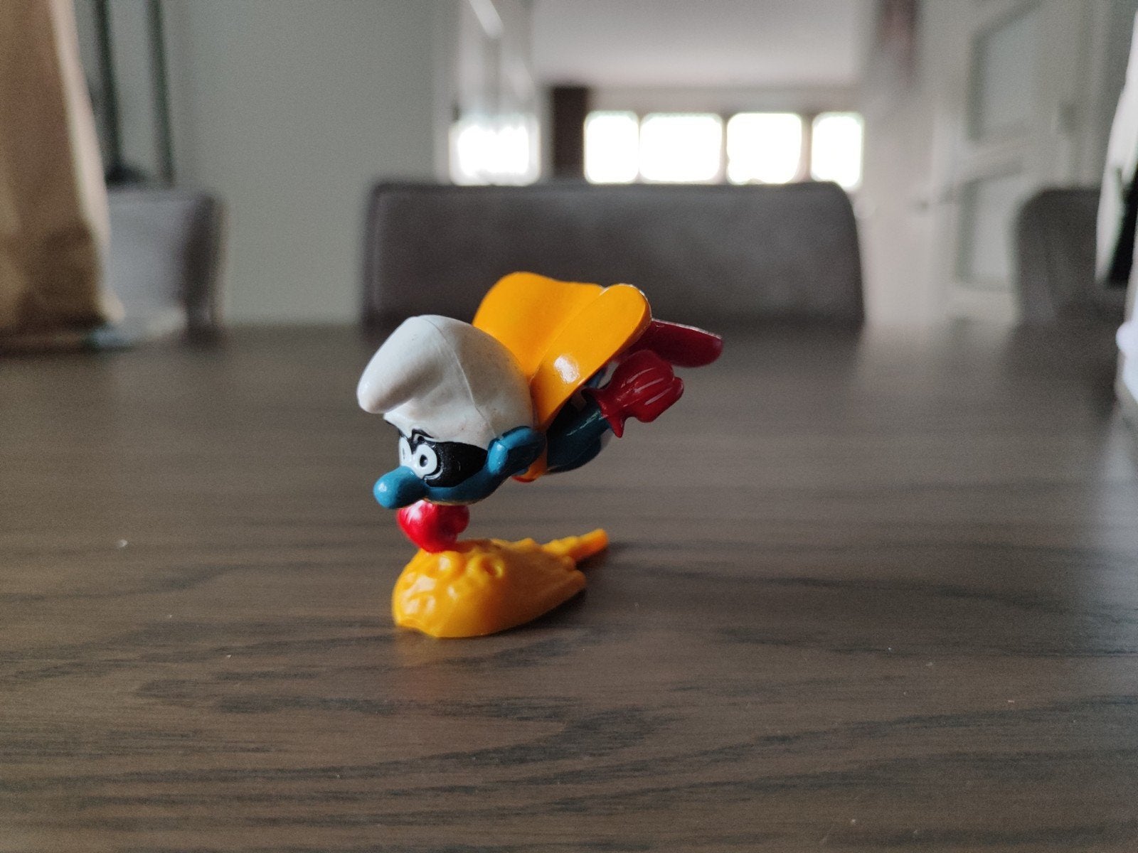 Smurf met cape en masker Schleich, Ophalen of Verzenden, Zo goed als nieuw, Overige Smurfen, Poppetje, Figuurtje of Knuffel