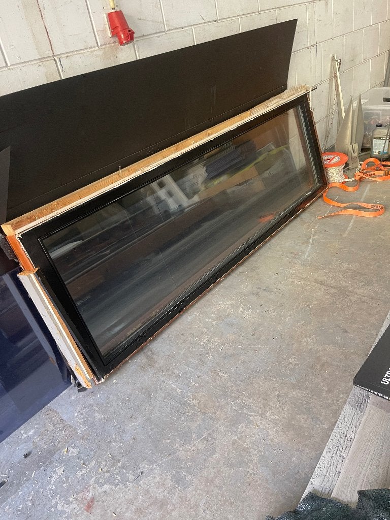 Vast kozijn met HR++ glas – Antraciet/Zwart – ca. 240 x 75, Doe-het-zelf en Verbouw, Raamkozijn, Zo goed als nieuw, Inclusief glas