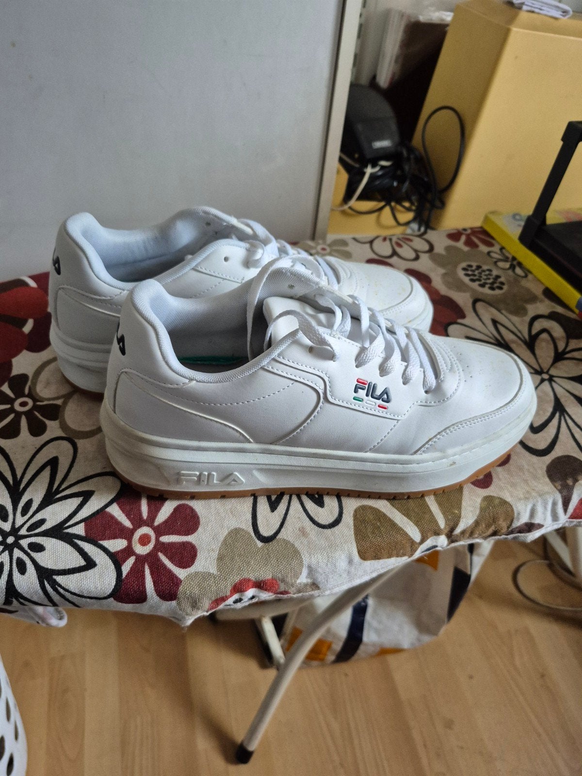 Witte Fila sneakers - Zo goed als nieuw, Wit, Ophalen of Verzenden, Fila, Sneakers of Gympen