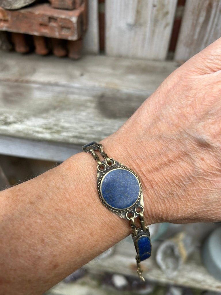 Prachtige Afghaanse armband versierd met Lapis Lazulli., Overige materialen, Blauw, Nieuw, Ophalen of Verzenden