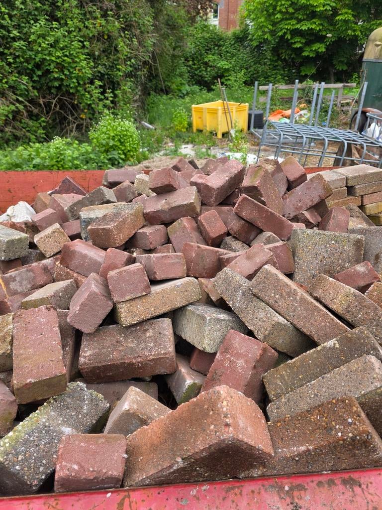 Gratis af te halen: Waaltjes en dikformaat klinkers, Tuin en Terras, Tegels en Klinkers, Ophalen, Gebruikt, Keramiek, Klinkers