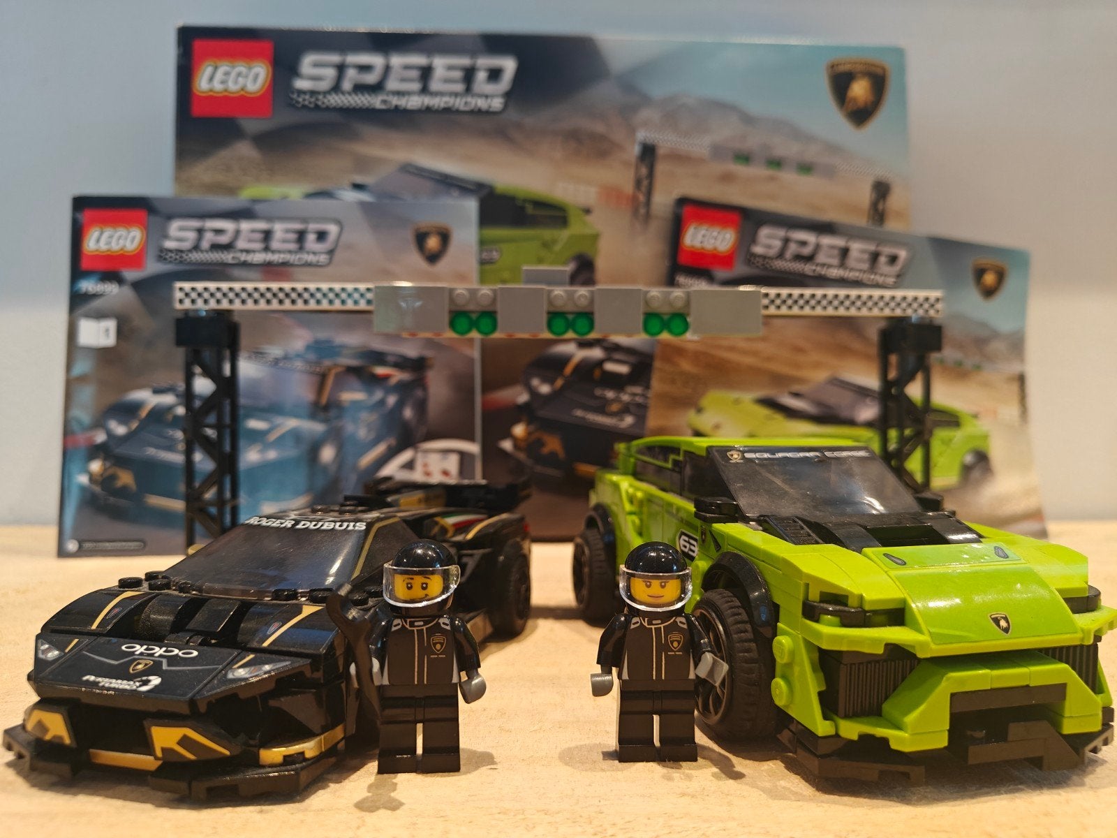 76899 Lamborghini Urus & Lamborghini Huracán, Lego, Zo goed als nieuw, Inclusief minifiguren, Complete set