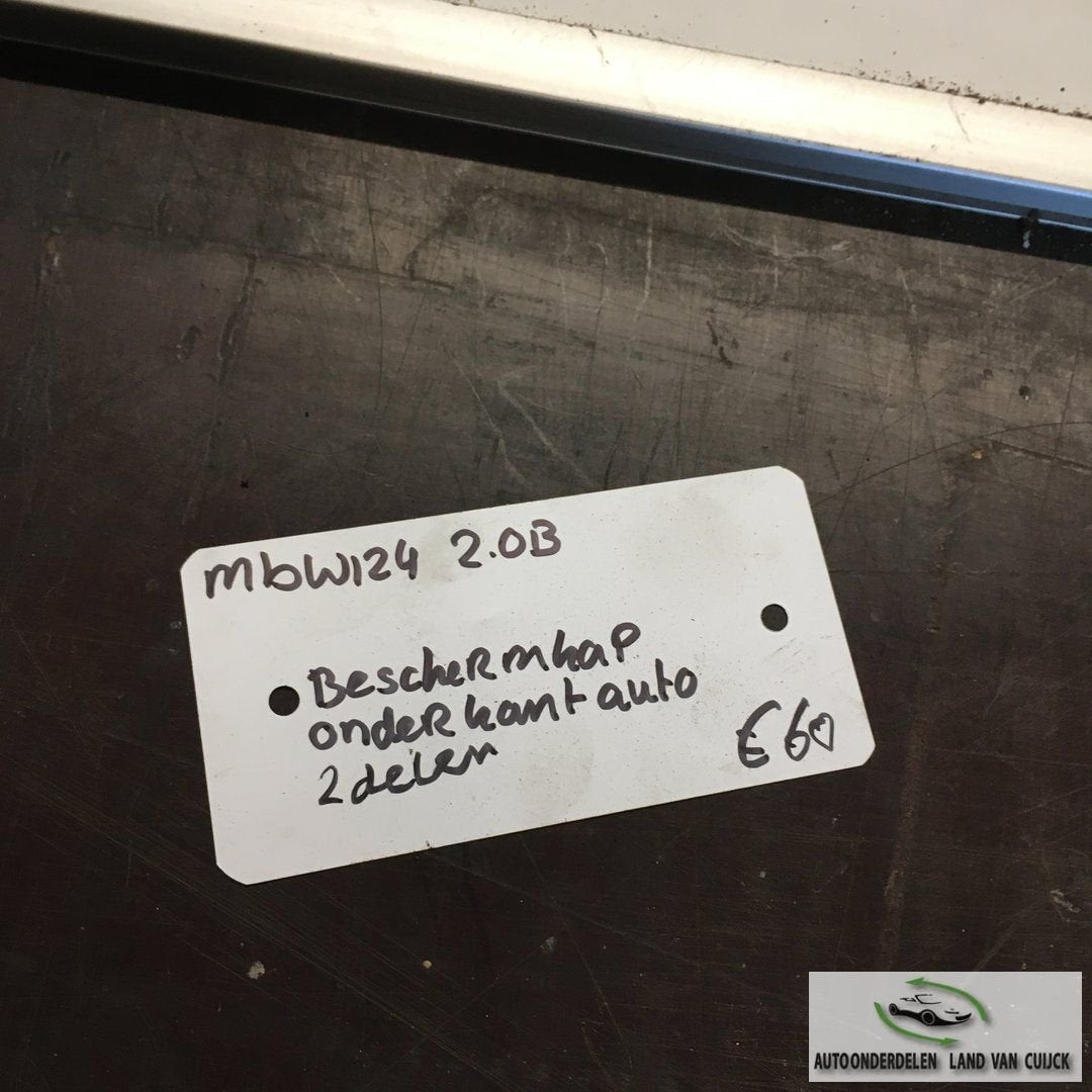 Mercedes W124  2.0 Benzine   Beschermkap 2 delen onderkant a, Gebruikt, -, -, Ophalen of Verzenden