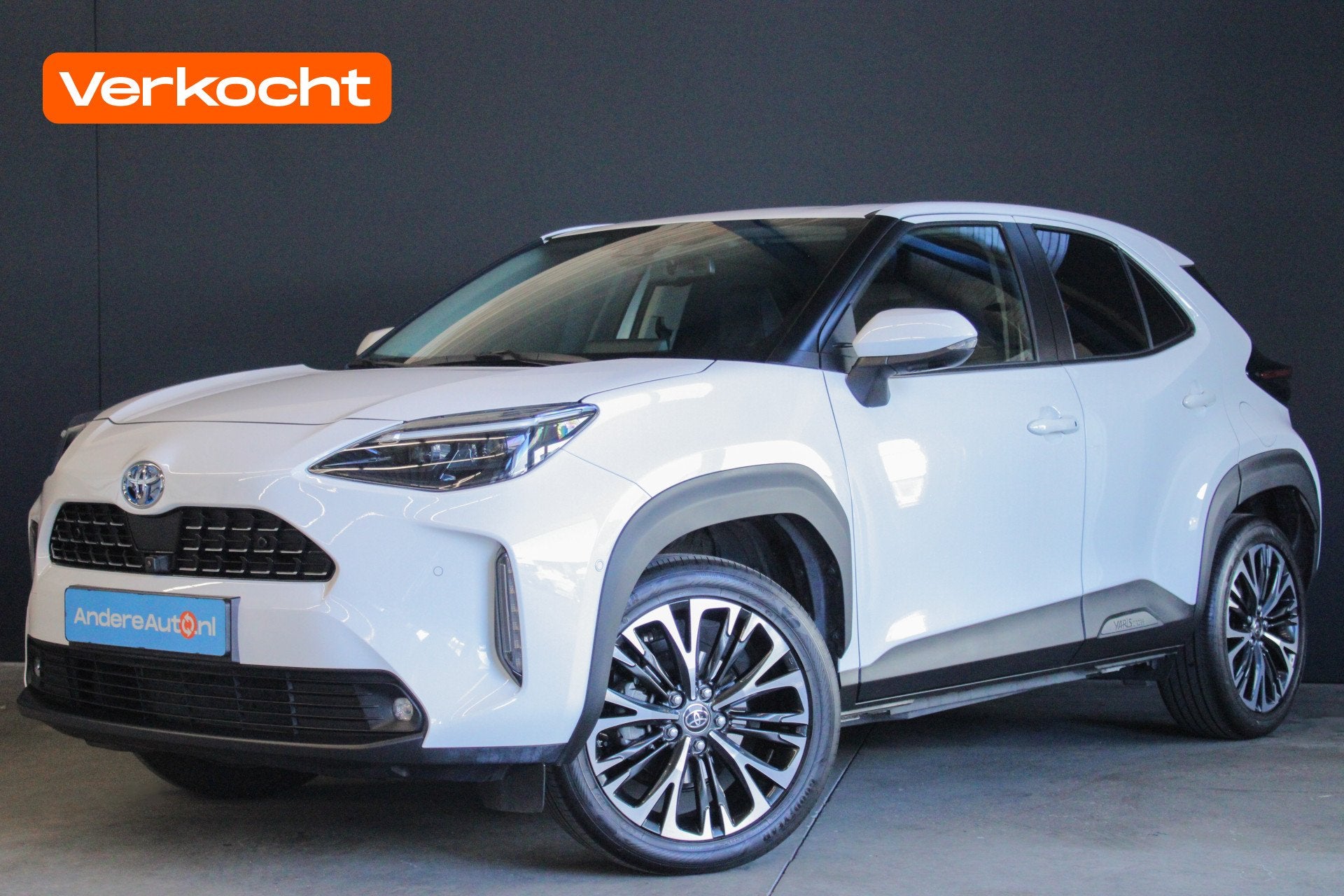 Toyota Yaris Cross 1.5 Hybrid Executive |trekhaak|elek klep|, Gebruikt, Zwart, Wit, 1490 cc