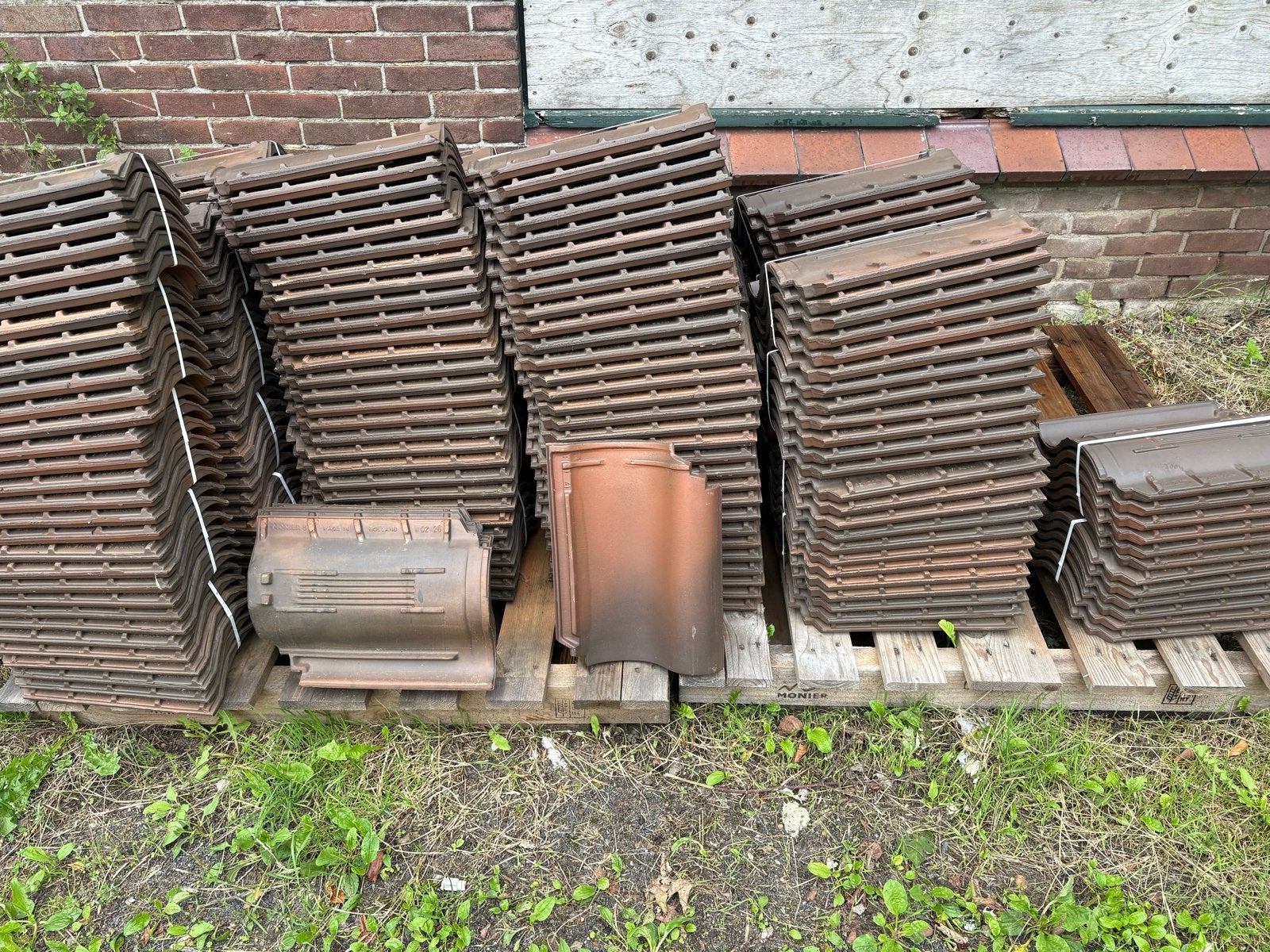 300 stuks Monier OVH 206 dakpannen rood rustiek engobe, Gebruikt, Steen of Klei, Ophalen of Verzenden, 15 m² of meer
