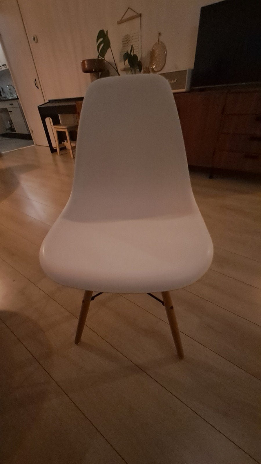 Witte stoel met houten poten, Ophalen, Gebruikt, Wit, Modern, Eames-stijl