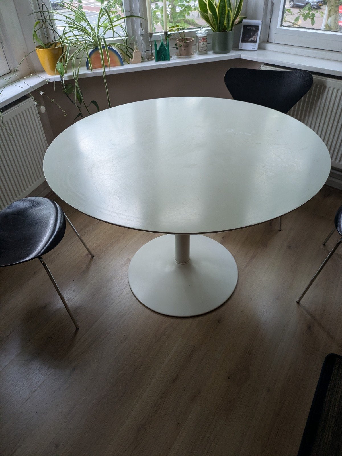 Witte ronde tafel 110 cm met gebruikssporen, Ophalen, Gebruikt, Rond, 100 tot 150 cm