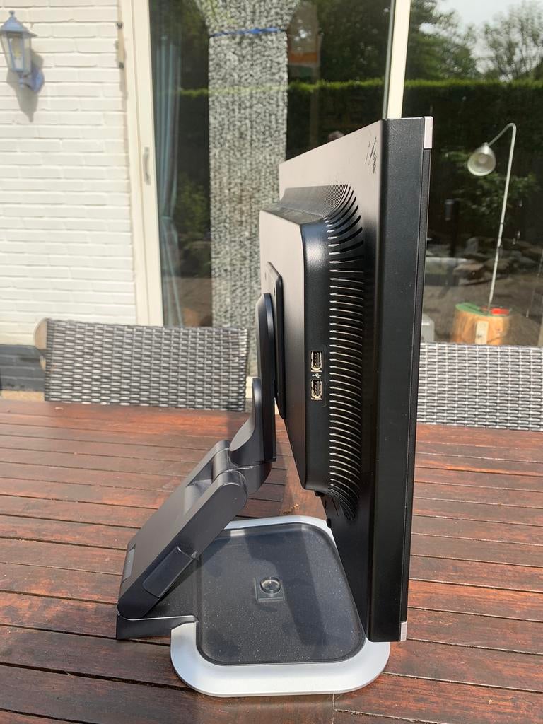 HP 22 inch LCD kleur monitor., Computers en Software, Monitoren, Gebruikt, In hoogte verstelbaar, Ophalen of Verzenden, Overige resoluties